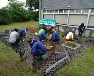 古瓦ガーデニングの清掃活動を行いました