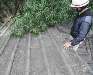 腐食した屋根の補修工事を行いました