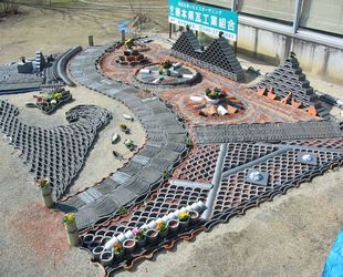 廃瓦生かせ をテーマに熊本県農業公園でエコガーデニングを製作しました。