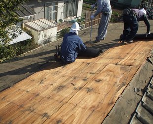 葺き替え工事・野地板(下地板)