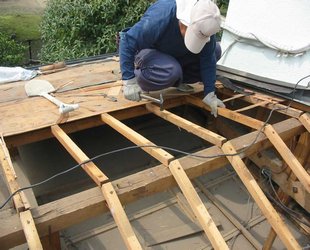 葺き替え工事・野地板(下地板)