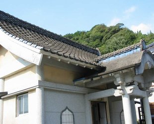 社寺・伝統建築の瓦屋根工事、同町の○○寺の納骨堂改修(葺き替え)工事